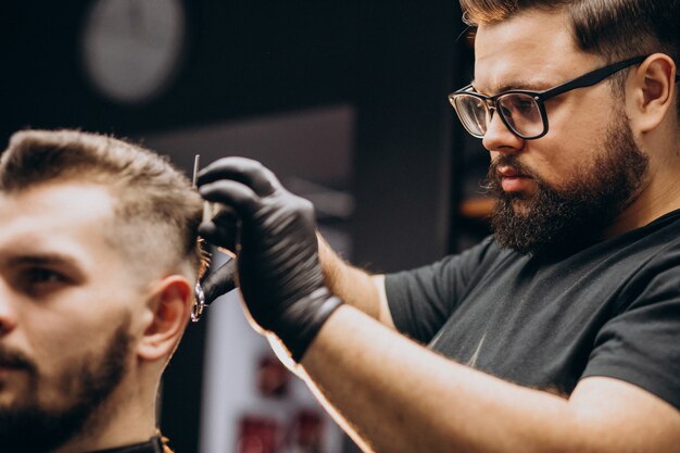 Jak znaleźć pracę jako barber? Praktyczny poradnik – początkujący barber